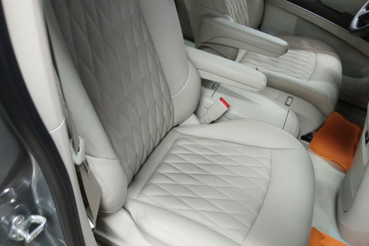 Used Buick GL8 2023 Land Executive Class Comfort Model