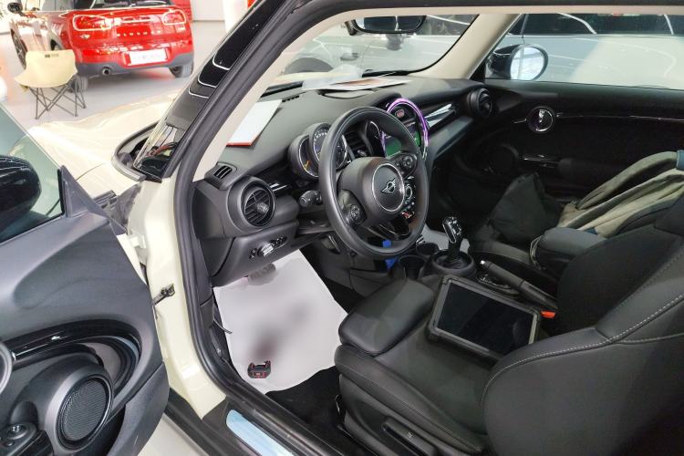 Used  MINI 2019 1.5T COOPER Classic Edition
