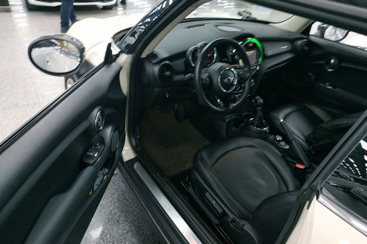 Used MINI MINI 2014 1.5T COOPER Fun
