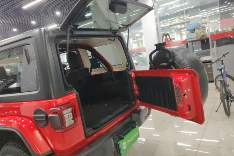 Used  Wrangler 2019 2.0T Sahara Four-Door Version China VI Emission Standard
