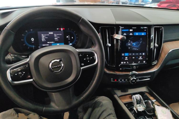 Used Volvo XC60 2023 B5 4x4 Smart Luxury Edition
