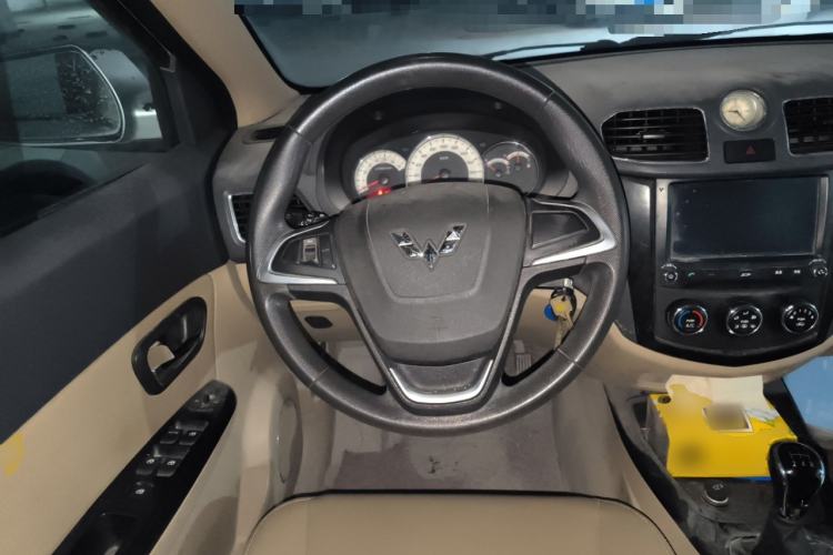 Used Wuling Hongguang 2014 1.5L S Luxury Model
