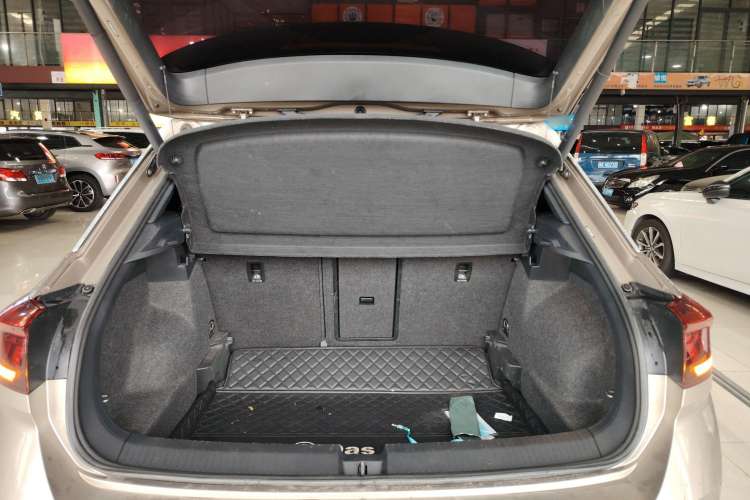 Used Volkswagen T-ROC 2018 280TSI DSG Two-Wheel-Drive Luxury Version China V Emission Standard
