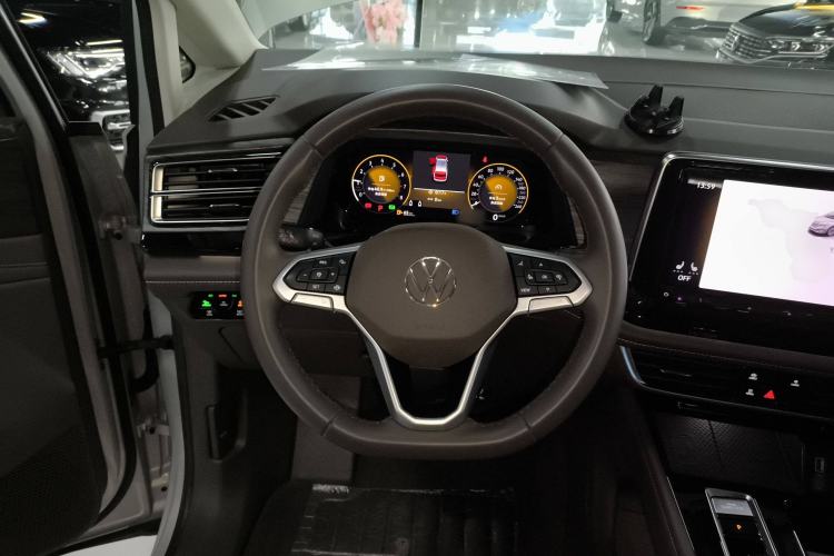 Used Volkswagen Viloran 2024 330TSI Luxury Edition
