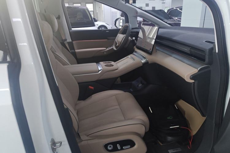 Used XPeng X9 2025 740 Ultra-Long Range Max
