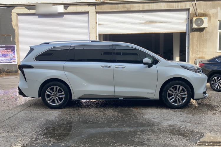 Used Toyota Sienna 2021 2.5L Hybrid Platinum Edition