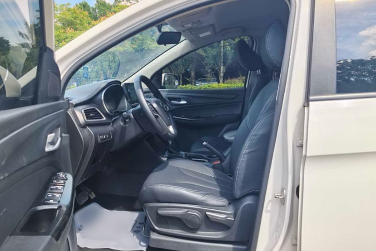 Used Baojun 730 2019 1.5T CVT Fashion Model 7 Seats China V Emission Standard
