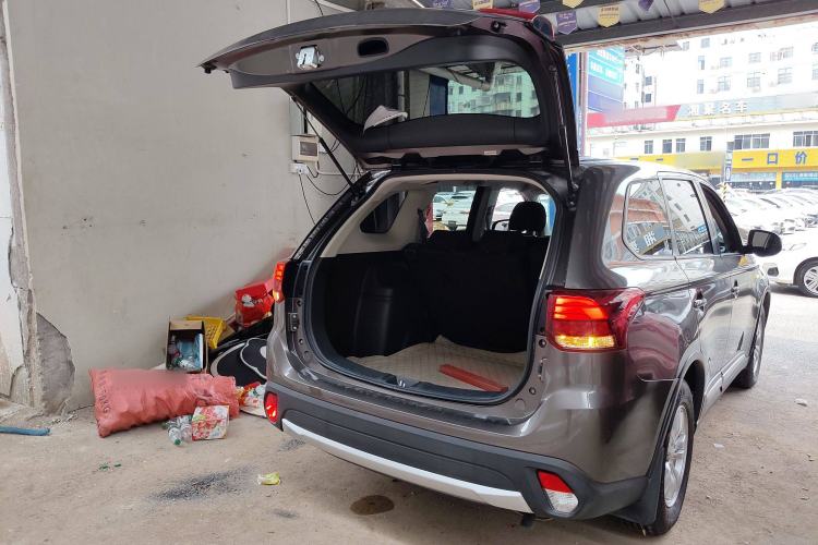 Used Mitsubishi Outlander 2016 2.0L Two-Wheel Drive Comfort Edition 5 Seats
