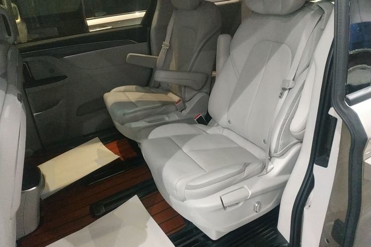 Used Buick GL8 2023 ES Lu Zun Deluxe and Yue Edition