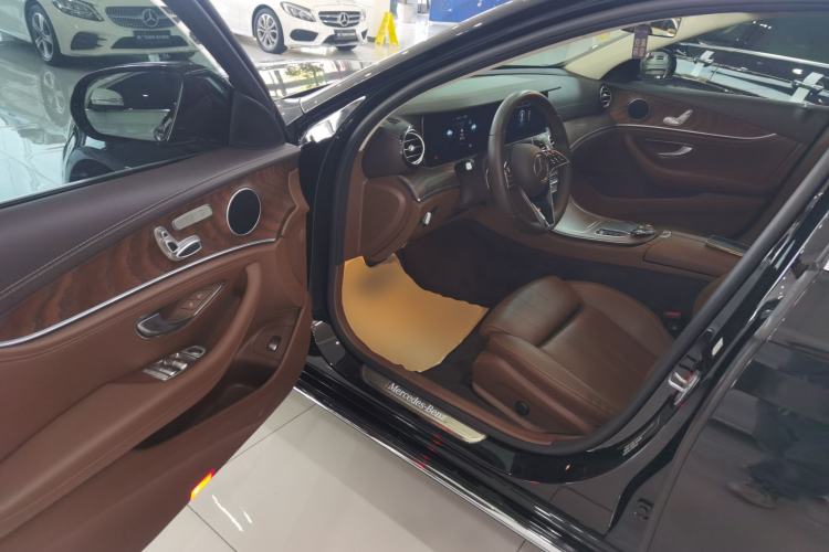 Used Mercedes-Benz E-Class 2023 Facelift E 260 L
