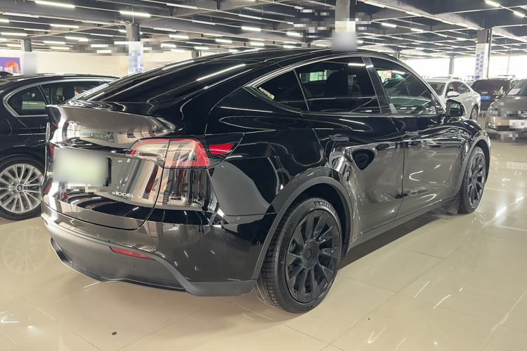 Used Tesla Model Y 2022 Long-Range All-Wheel-Drive Version
