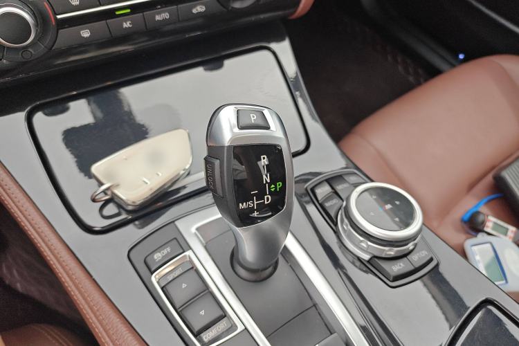 Used BMW 5 Series 2014 520Li Elegant Model
