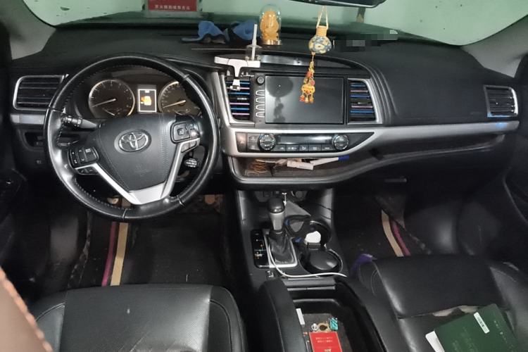 Used Toyota Highlander 2018 2.0T Two-Wheel-Drive Luxury Edition 7 Seats Emission Standard China V
