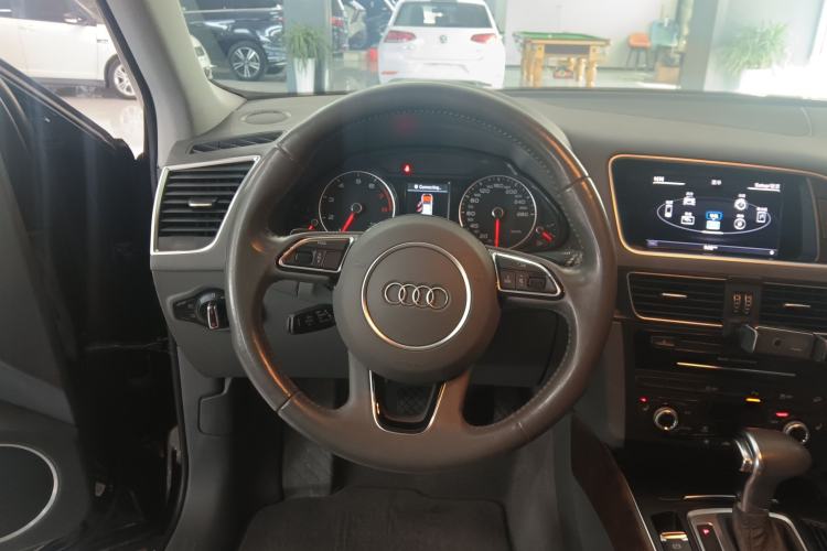 Used Audi Q5 2017 40 TFSI Comfort Model
