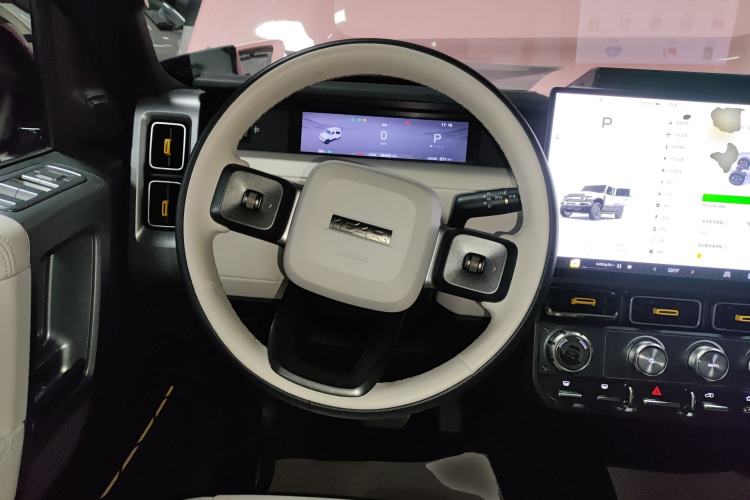 Used  V23 2025 401 Two-Wheel Drive Intelligent Driving Version
