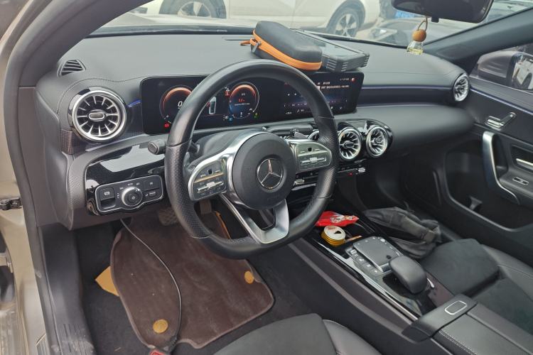 Used Mercedes-Benz A-Class 2022 Revised Version A 200 L Sport Sedan Fashionable Style