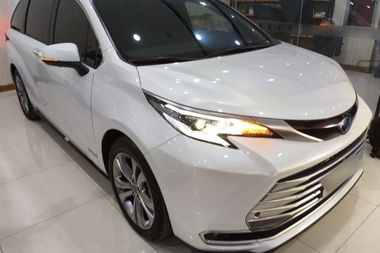 Used Toyota Sienna 2023 2.5L Hybrid Platinum Edition