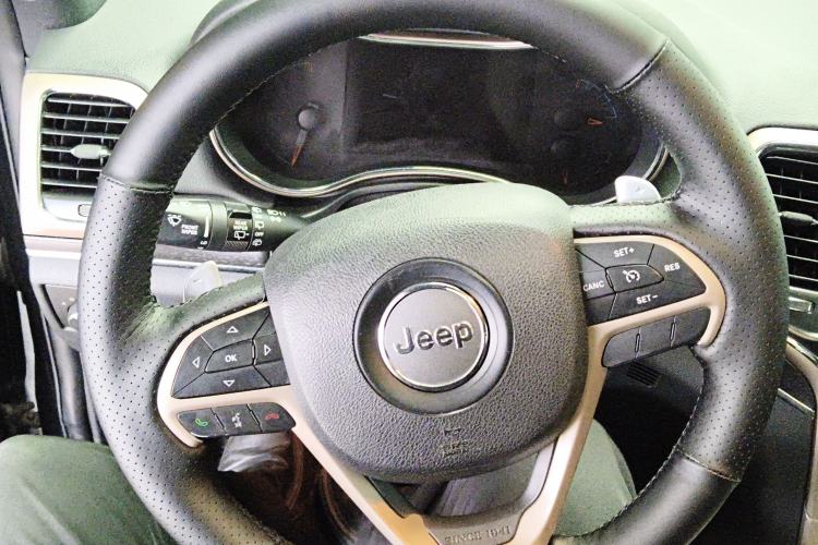 Used  Grand Cherokee (Import) 2015 3.0L Comfort Navigation Edition
