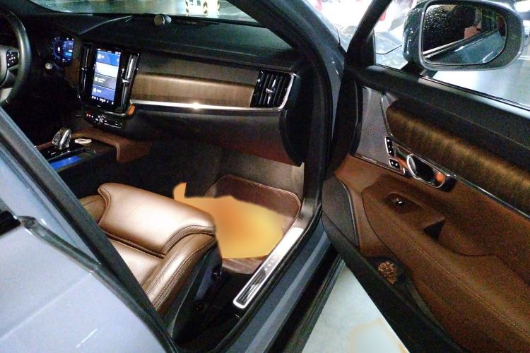 Used Volvo V90 2022 Cross Country B5 AWD Prestige Edition
