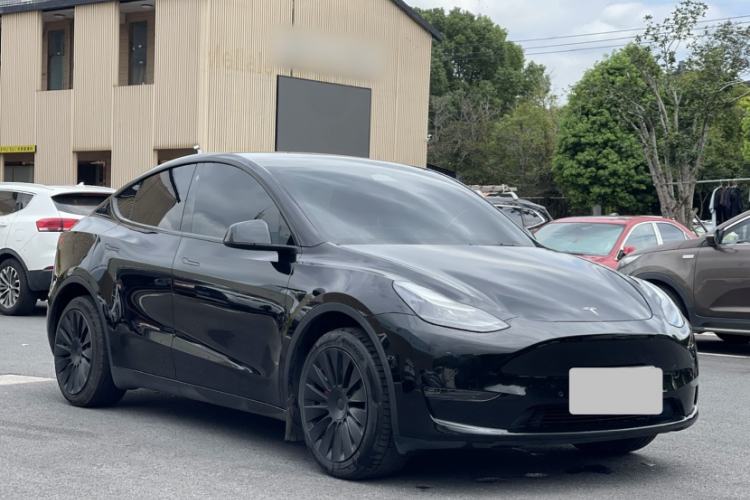 Used Tesla Model Y 2023 Long-Range All-Wheel-Drive Version
