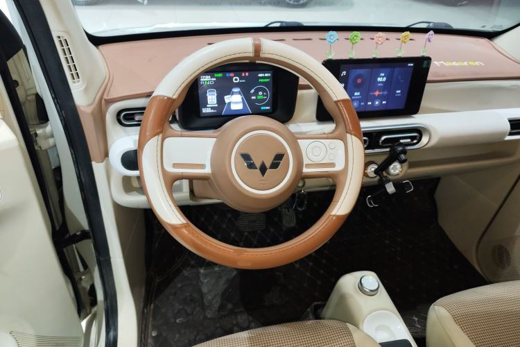 Used Wuling Hongguang MINIEV 2024 3rd Generation 215km Advanced Version
