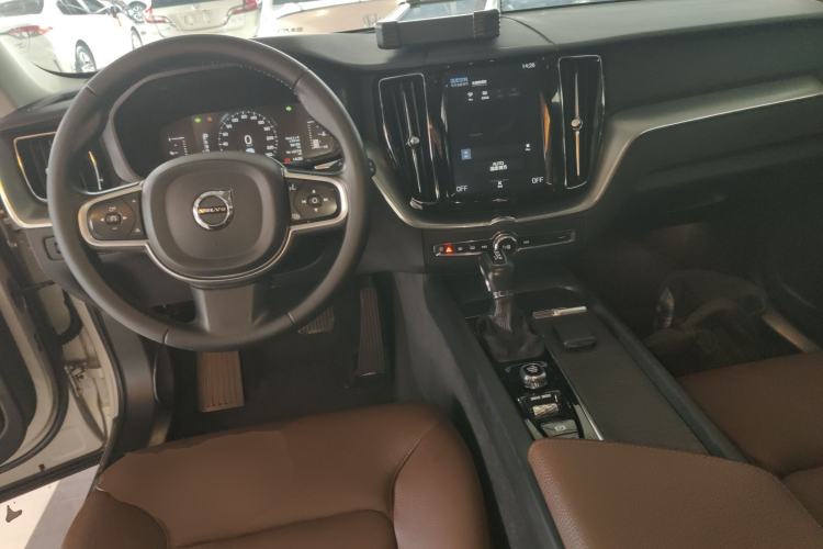 Used Volvo XC60 2019 T5 4x4 Smart Edition China V Standard
