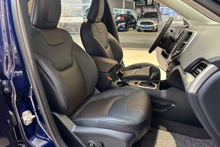 Used  Cherokee 2016 2.4L Leading Edition
