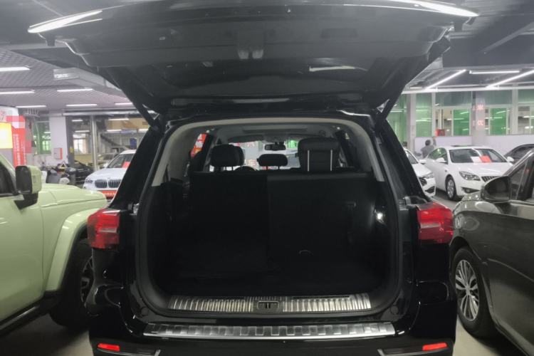 Used Roewe RX8 2019 30T Smart Connectivity Two-Wheel Drive Supreme Flagship Edition
