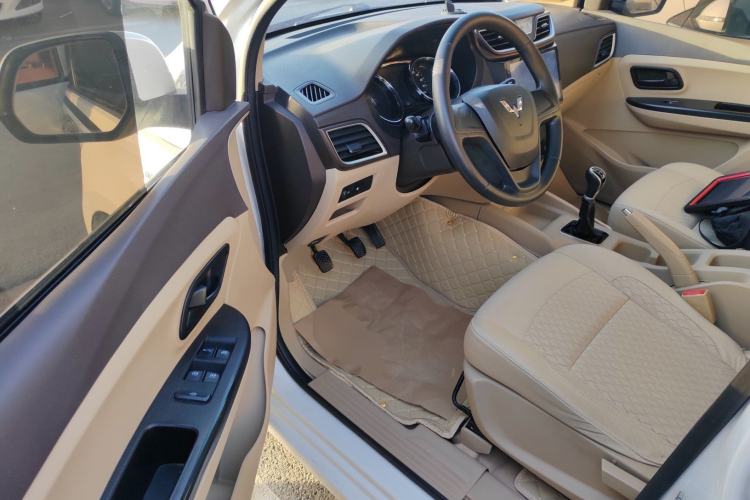 Used Wuling Hongguang 2015 1.5L S1 Standard China V-Emission Standards
