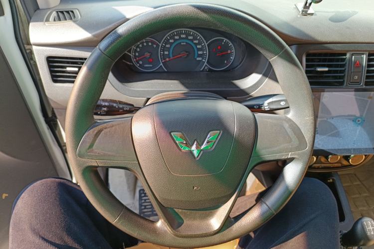 Used Wuling Rongguang V 2016 1.5L Standard Version
