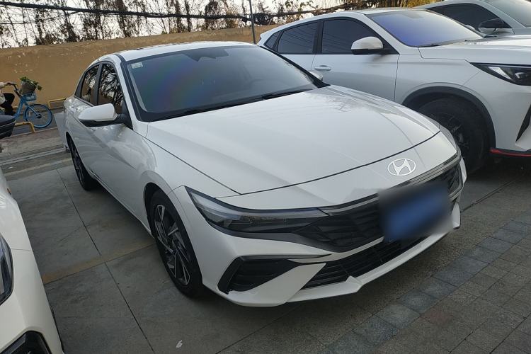 Used Hyundai Elantra 2023 1.5L CVT LUX Prestige Edition
