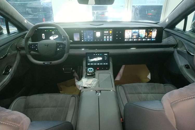 Used VOYAH PASSION 2023 Four-Wheel Drive Long-Range Version
