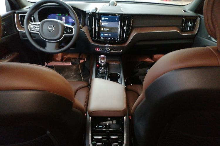 Used Volvo XC60 2023 B5 4x4 Smart Luxury Edition
