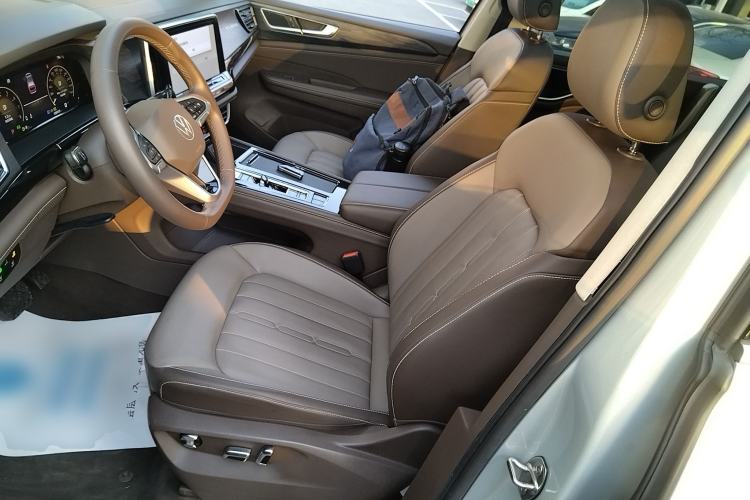 Used Volkswagen Viloran 2024 330TSI Luxury Edition
