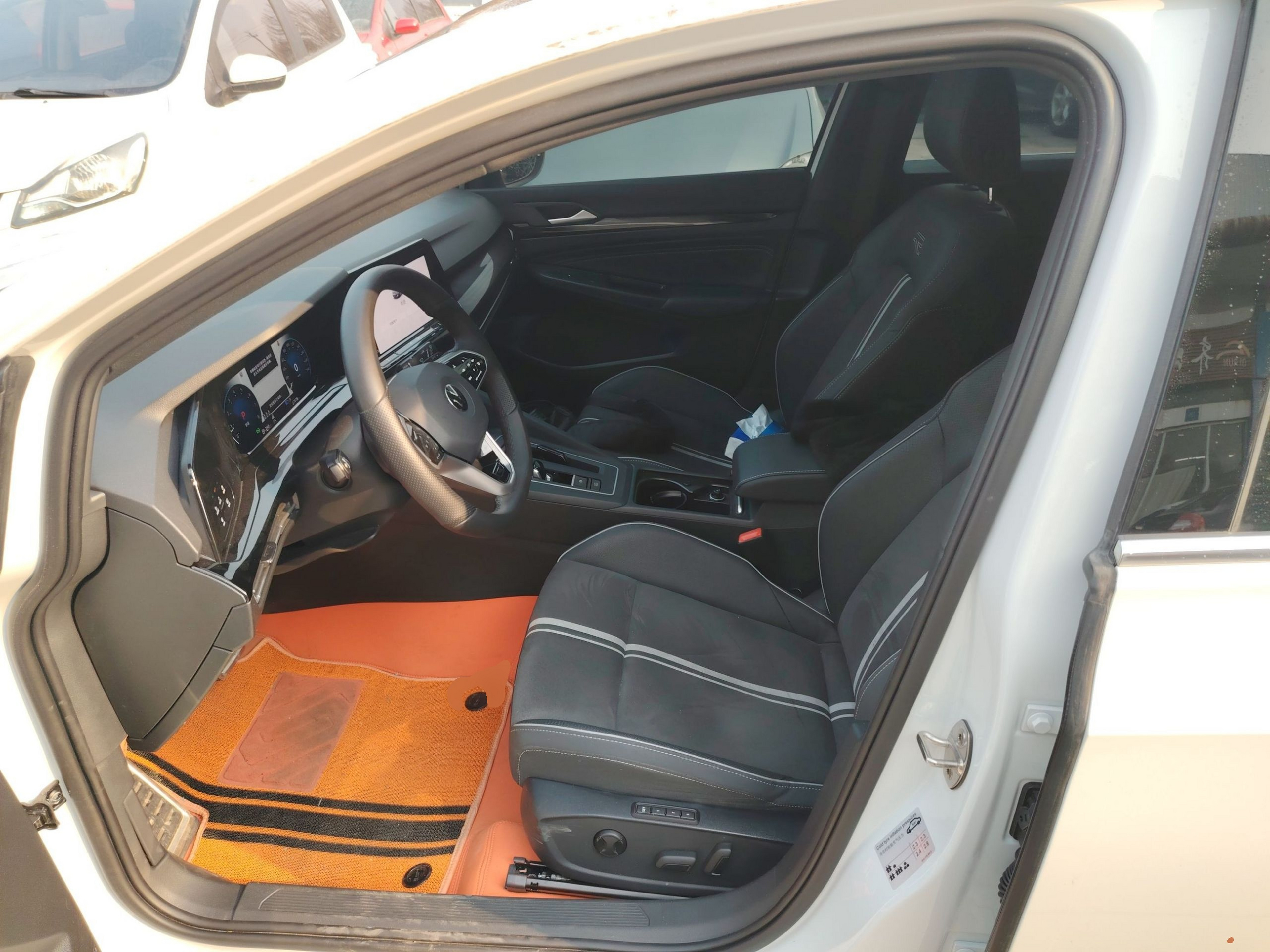 Переднее сиденье в автомобиле