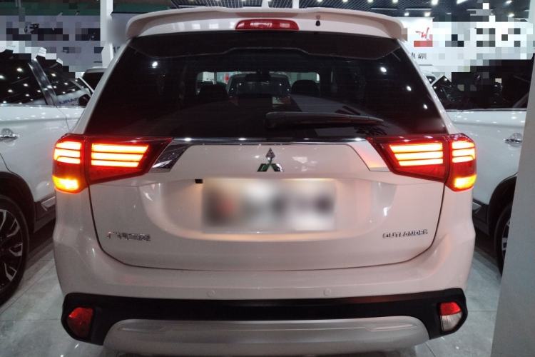 Used Mitsubishi Outlander 2020 2.4L 4x4 Zhi Xiang Edition 5 Seats