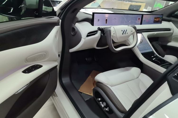 Used  LS7 2023 100kWh Lux Rear-Drive Version