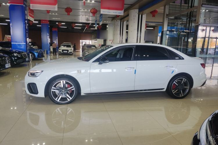 Used Audi A4L 2022 40 TFSI Luxury Dynamic Model