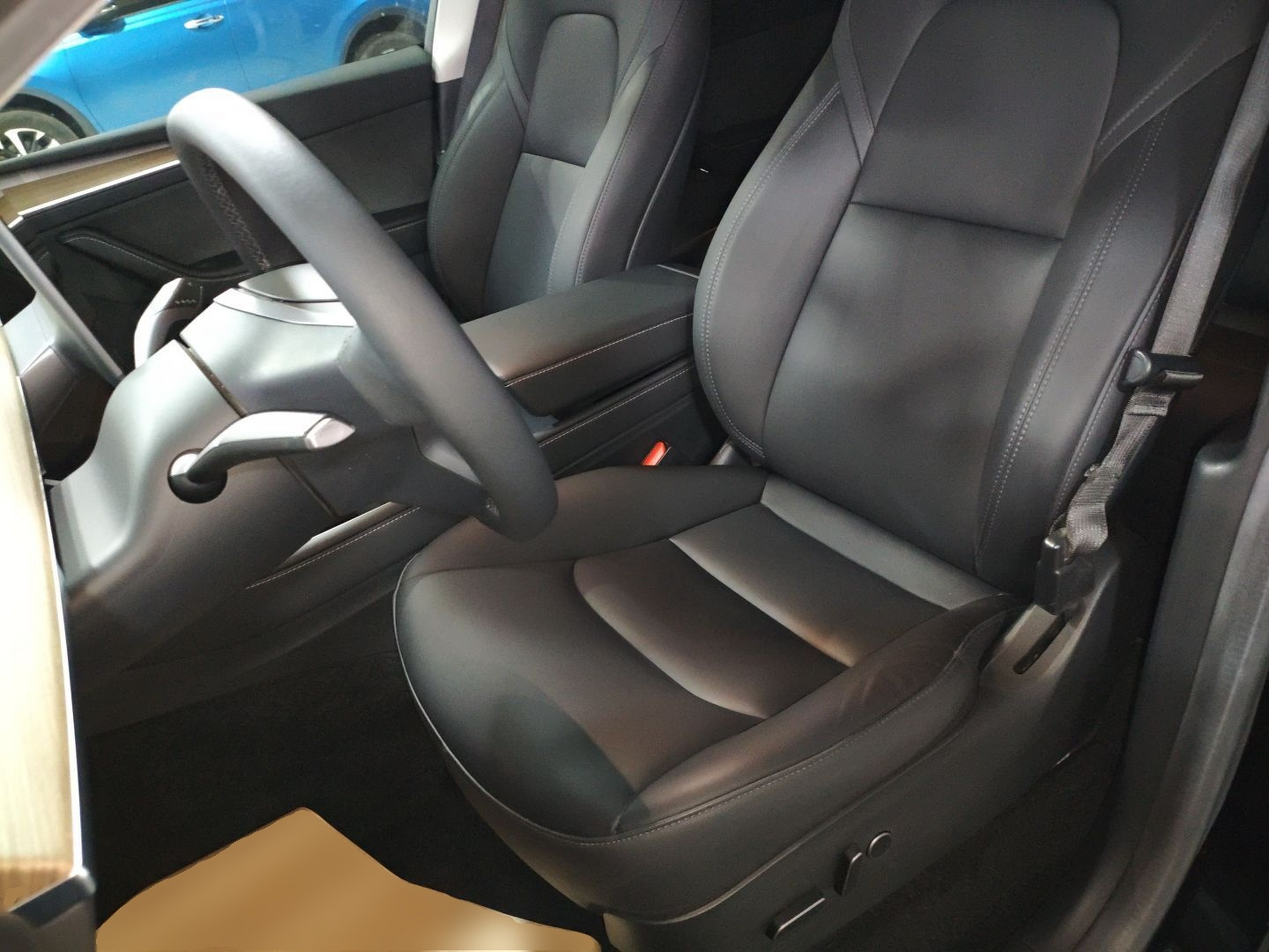 Переднее сиденье в автомобиле