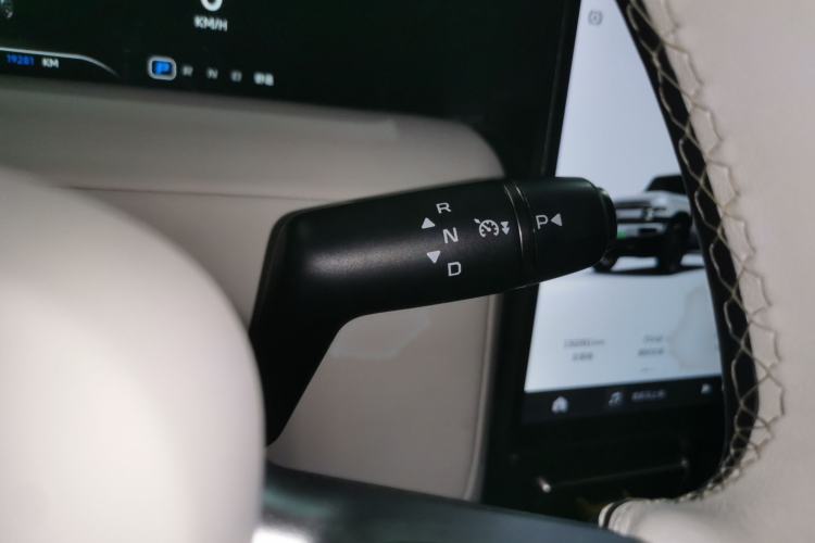 Used  V23 2025 401 Two-Wheel Drive Intelligent Driving Version
