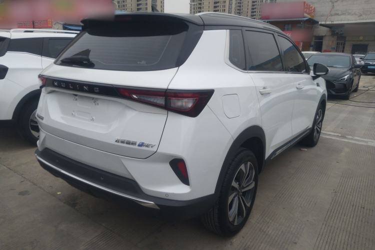 Used Wuling Asta 2022 2.0L DHT Electric-Speed Version
