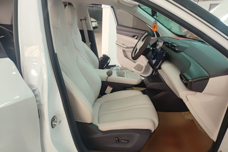 Used  06 2025 Model 520km
