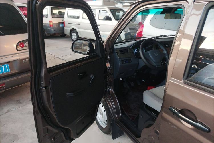 Used Jinbei Hiace X30 2023 1.5L Super-Comfortable Passenger Van 5/6/7-Seater Non-Air-Conditioned Version Model SWC15M
