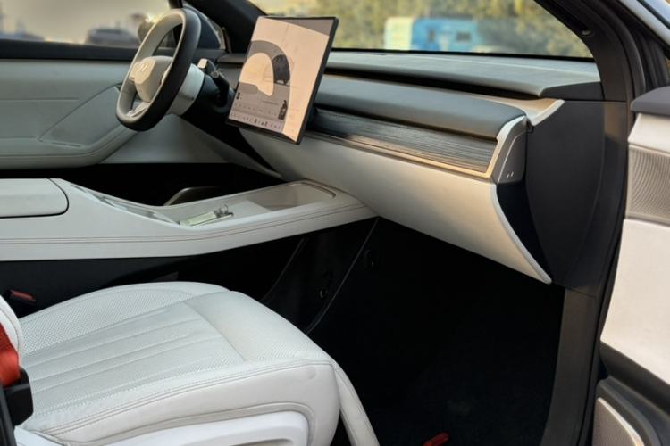 Used ONVO L60 2024 60 kWh All-Wheel Drive