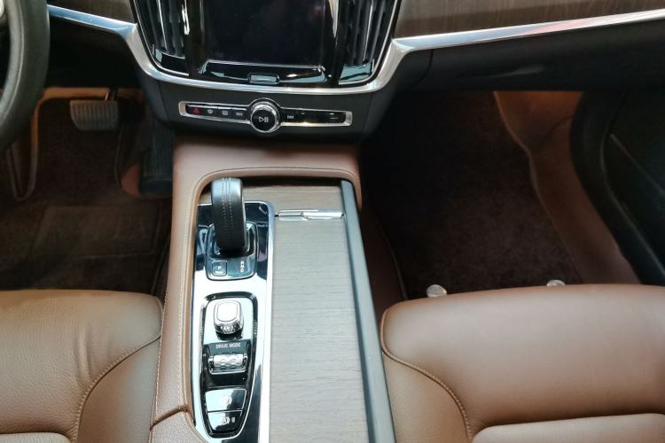 Used Volvo V90 2021 Cross Country B5 AWD Smart Range Edition
