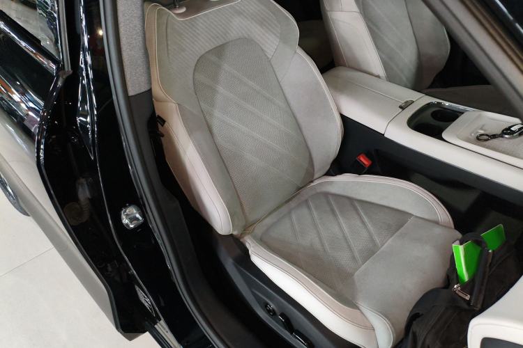 Used VOYAH FREE 2025 318 259 km All-Wheel-Drive Exploration Edition
