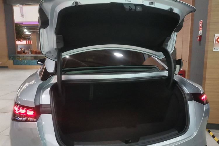 Used  GT 2023 560 Rear-Drive Seven-Wing Edition