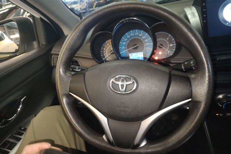 Used Toyota YARiS L 2015 1.5E Automatic Charm Edition
