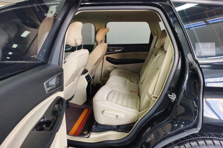 Used Ford Edge 2018 EcoBoost 245 Two-Wheel-Drive Titanium 5-Seater China VI Standard
