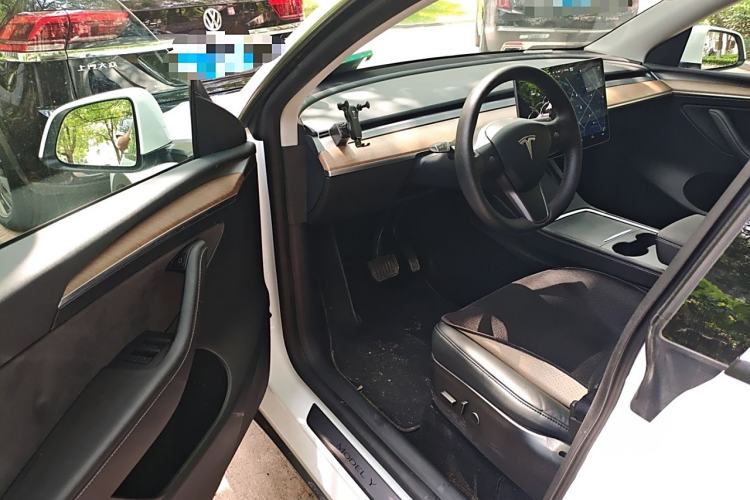 Used Tesla Model Y 2021 Long-Range All-Wheel-Drive Version
